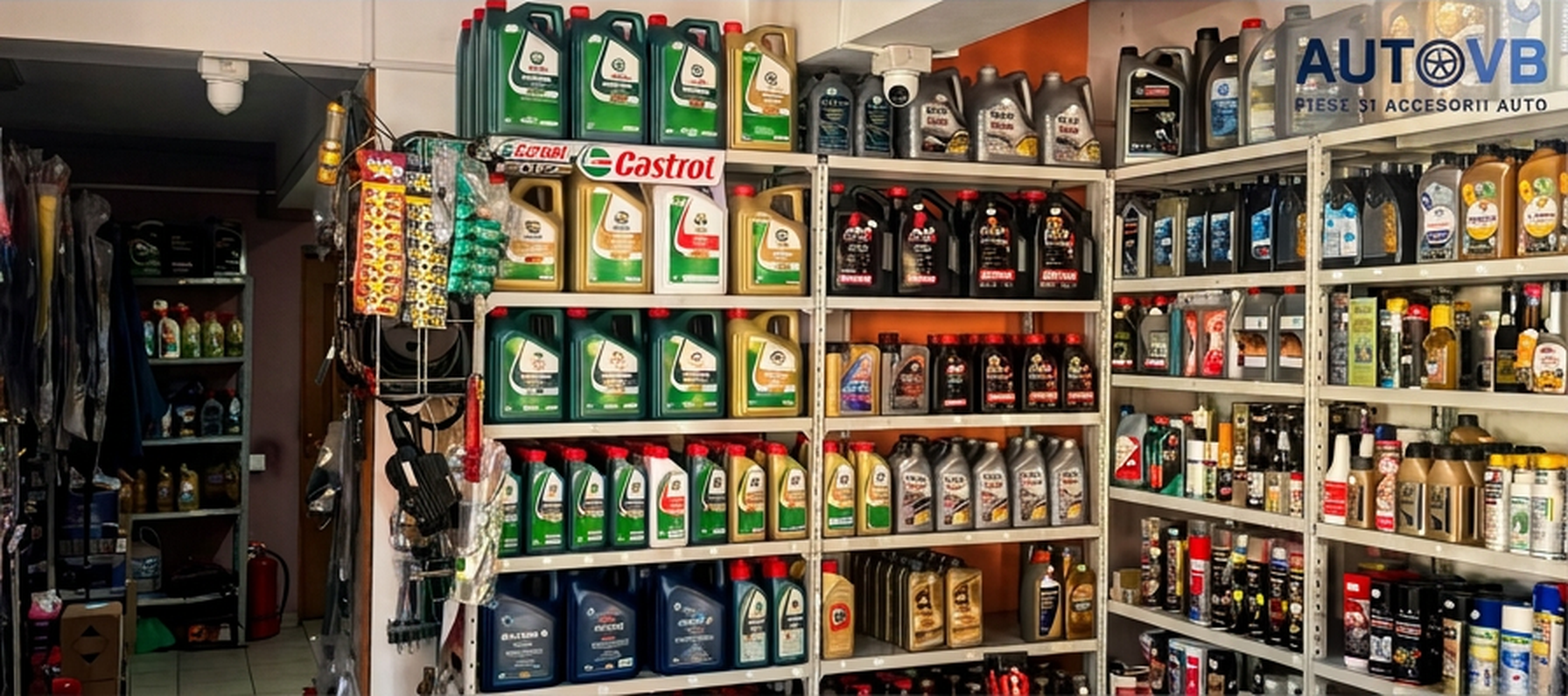 Rafturi cu uleiuri, aditivi și accesorii auto în magazinul AutoVB